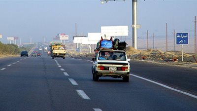 إعادة فتح طريق الإسماعيلية الصحراوي عقب تركيب جسم معدني لكوبري مشاة