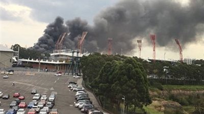 بالصور.. حريق ضخم في مدينة سيدني الأسترالية