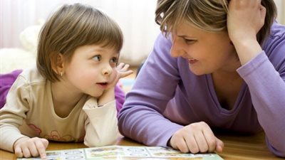 طرق تعليم طفلك مختلف المهارات في عامه الأول