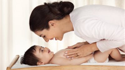 طرق ترطيب جسد الأطفال وحمايتهم من «جفاف الصيف»