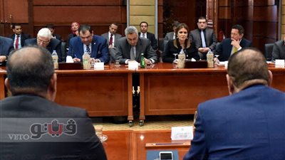 سحر نصر تلتقي عددا من رجال الأعمال بهيئة الاستثمار