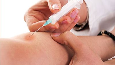 طالب يخترع أول جهاز لعلاج «فيروس سي» بطريقة 