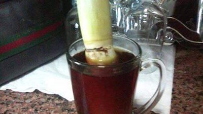 «افتكاسات» المصريين لحل أزمة السكر.. قطعة قصب داخل كوب شاي.. «ملعقة سكر كفاية» مبادرة «مواطنون ضد الغلاء».. وزير بترول أسبق يقترح تحلية الشاي بعسل النحل.. وإعلامي: «