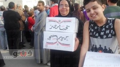 بالصور.. توزيع كرتونة «تحيا مصر» بـ25 جنيها أمام حديقة الفسطاط