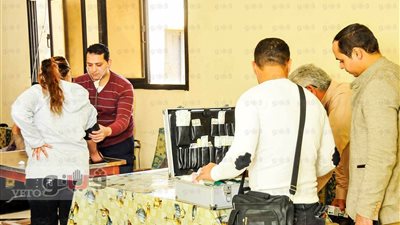 بالصور.. فريق طبي لرعاية الأسر القبطية النازحة بالإسماعيلية