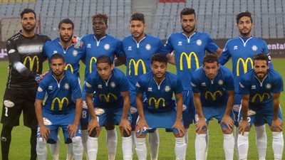 لاعبو سموحة يؤدون صلاة الجمعة بأحد مساجد زامبيا