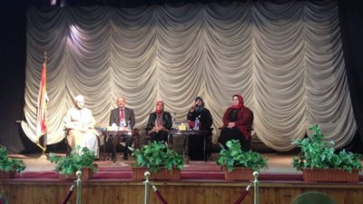 بالصور.. «الشباب ورؤية مصر 2030» بمعهد الخدمة الاجتماعية ببورسعيد