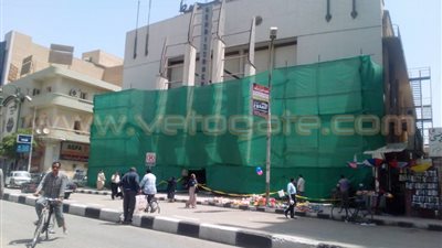 بالصور.. أسيوط تطوي صفحة سينما «رينسانس».. شركة مقاولات تبدأ في هدم المبنى تمهيدا لإنشاء برج سكني.. المسئولون: العقار ملكية خاصة ولا يمكن الاعتراض.. والفنانون يدعون لتنظيم وقفات احتجاجية