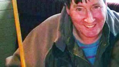 بالصور.. امرأة تعترف بحبها لبريطاني حبسها واغتصبها لمدة 21 عاما