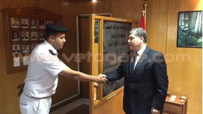 تكريم أميني شرطة بمطار القاهرة لأمانتهما ورفضهما الرشوة