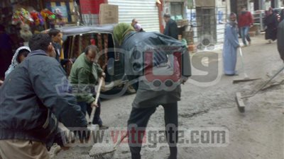 أهالى الشرقية يزيلون 