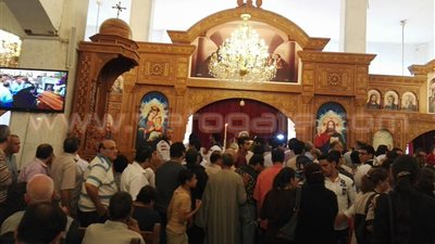 بالصور: تشييع جنازة كاهن كنيسة الملاك بالأقصر