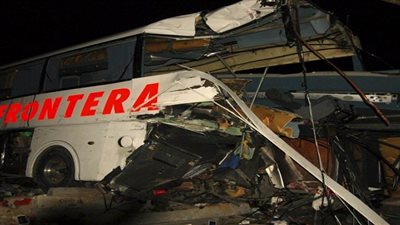 إصابة شخص في اصطدام أتوبيس برصيف على «مصر- إسكندرية» الصحراوي