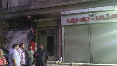 بالصور.. السيطرة على حريق بمحل أحذية بعد هجوم مجهولين بشبرا