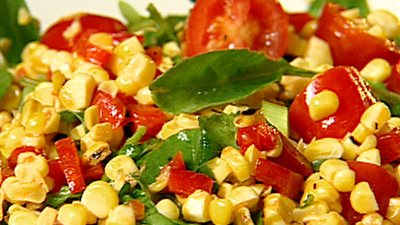 أسهل طريقة لإعداد سلطة الذرة بالخل والطماطم من منال العالم