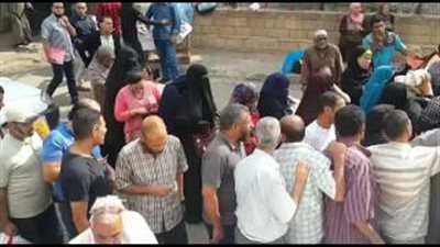 بالفيديو.. سيارات متنقلة تبيع السكر بـ6 جنيهات في الشرقية