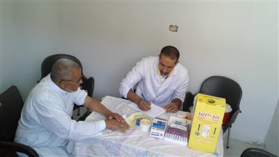 بالصور.. فحص 625 حالة في قافلة طبية بالشرقية