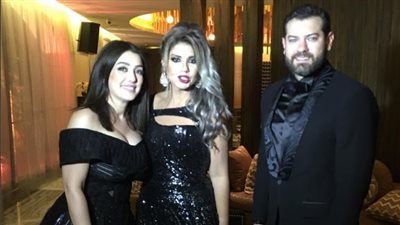 عمرو يوسف وكندة علوش بإطلالة سوداء في «الموريكس دور»