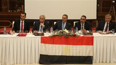 «المكتب العمالي» يجتمع بحضور 50 رجل أعمال في السفارة المصرية بقطر