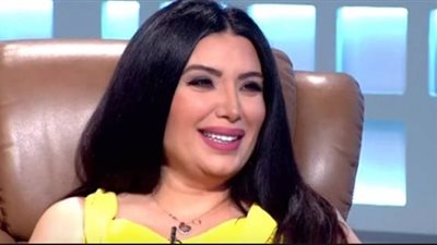 عبير صبري تهنئ «جنات» بخطوبتها