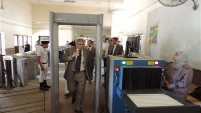بالصور.. مدير شرطة النقل يتفقد محطات المترو لمتابعة الحالة الأمنية