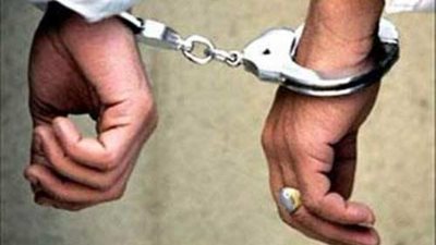 ضبط عاملين حاولا سرقة طرود تأشيرات مزورة بمطار القاهرة