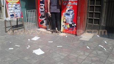 بالصور.. طلاب الثانوية بـ«خليل آغا» يشترون «البرشام» من مكتبة