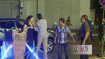 بالصور.. وصول نبيل نور الدين وأحمد صقر لعزاء والدة المنتج ممدوح شاهين