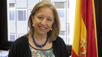 وزيرة التجارة الإسبانية تصل القاهرة على رأس وفد من رجال الأعمال