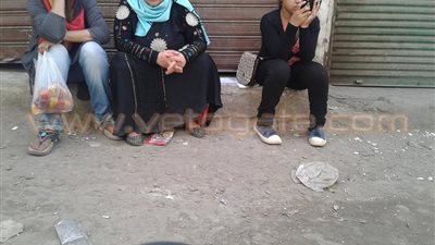 أولياء الأمور يقرءون القرآن بلجنة «أمير الجيوش» في باب الشعرية