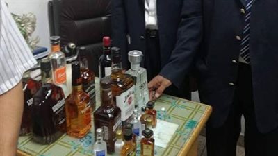 إحباط تهريب 10 زجاجات خمر بحوزة راكب قادم من أمريكا