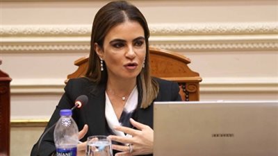 وزيرة الاستثمار تغادر القاهرة إلى الإمارات لبحث دعم التعاون