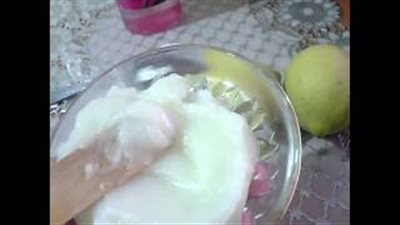 بالفيديو.. طريقة إعداد كريم الليمون وماء الورد لتفتيح البشرة