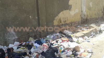 بالصور.. القمامة تحاصر لجان الثانوية العامة في القليوبية