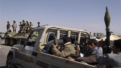 «مجلة مقربة من المخابرات الفرنسية تحلل صراع الثعالب باليمن»: صالح يتفاوض سرا مع الرياض.. قصر دعم طهران على الحوثيين.. عائلة الرئيس السابق تحاول كسر عزلته دوليا.. وتصدع في التحالف العربي