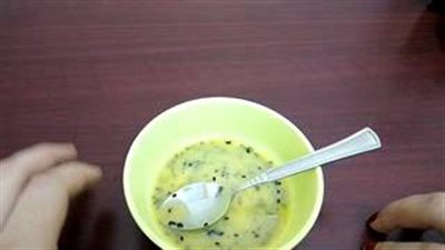 بالفيديو.. ماسك الذهب الأسود للتخلص من التجاعيد