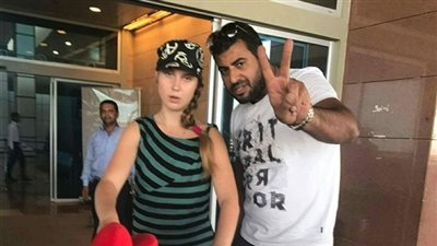 «لسة فيها حاجة حلوة».. «ماريا» أوكرانية تعيد اكتشاف شهامة المصريين.. هاجمها المرض على مقهي الغردقة.. «وليد» يجمع التبرعات لعلاجها وشراء تذكرة الطيران لـ«كييف»..