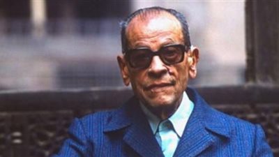 نجيب محفوظ يعترف: 100 جنيه عندي أفضل من جائزة الدولة