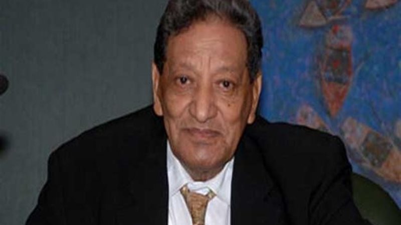 الكاتب الصحفى لويس