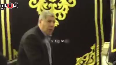 بالفيديو.. وصول خالد عبد العزيز وشوبير عزاء «حما» العامري فاروق