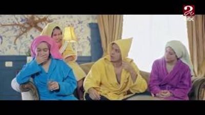 شاهد.. ماذا فعل مصطفى شعبان مع شاب صور بناته في حمام السباحة بـ«أبو البنات»