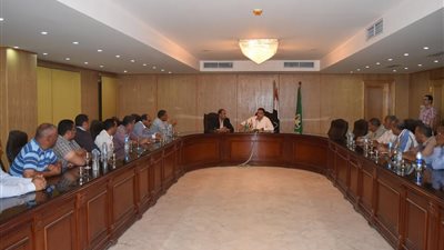 مصادرة معدات التشوين المخالفة في الفيوم