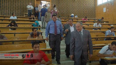 رئيس جامعة سوهاج يتفقد امتحانات التربية الرياضية والزراعة