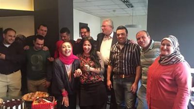 بالصور .. العاملون بالنيل للأخبار يحتفلون بميلاد رئيس القناة