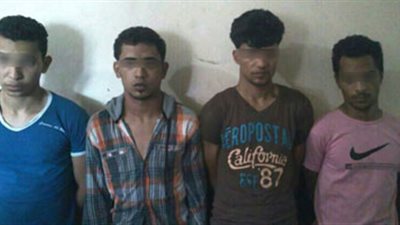 ضبط 4 بلطجية يعتدون على الأهالي بالأسلحة البيضاء لسرقتهم بالإسكندرية