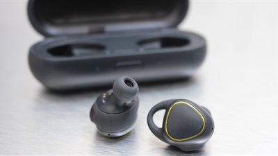 سامسونج تعمل على سماعة ذكية تنافس آيربود آبل