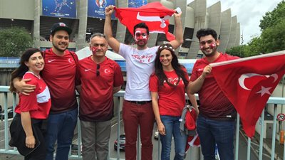 بالصور.. توافد جماهير تركيا لمؤازرة منتخبها أمام كرواتيا