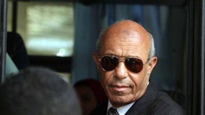 محافظ القاهرة يدعوالشباب للاهتمام بالبحث العلمي