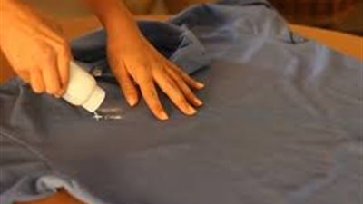 3 طرق غير متوقعة لتنظيف الملابس من بقع الزيت