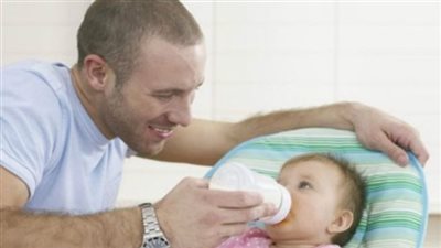 إسبانيا توافق على منح الآباء إجازة مدفوعة لرعاية الطفل